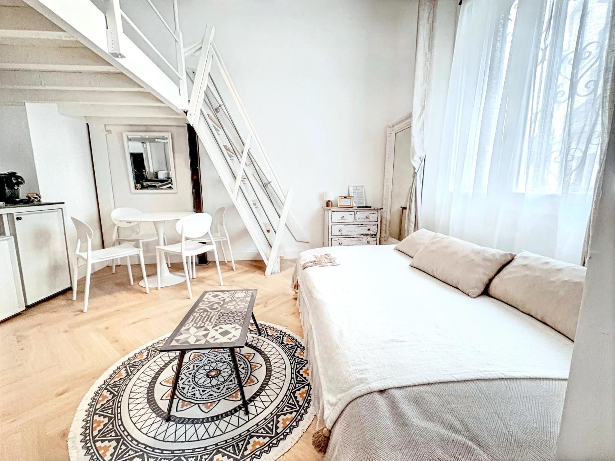 Studio avec Mezzanine 100M Du VIEUX PORT ET PARKING Cannes Extérieur photo